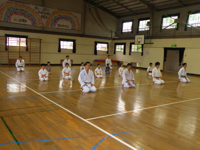 http://web-asao.jp/hp/yuri-karate/img/P6050416.jpg