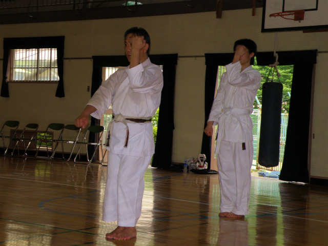 http://web-asao.jp/hp/yuri-karate/img/P6050430.jpg
